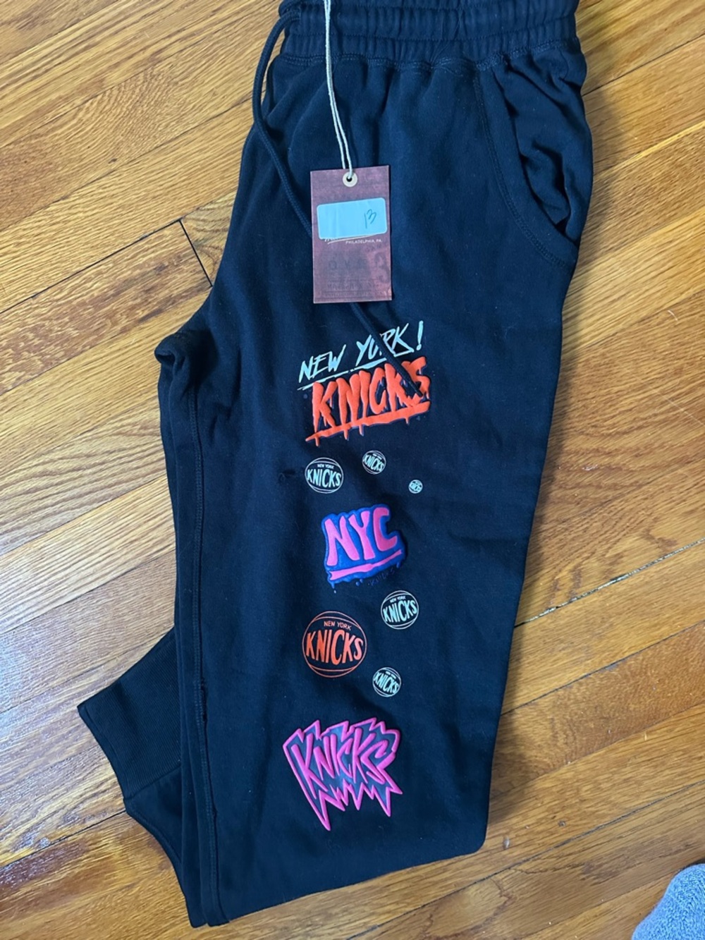 Mitchell n ness, New York Knicks Graphic Jogger Sweatpants size Large